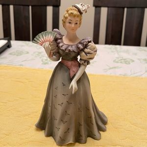 VINTAGE LEFTON PORCELAIN LADY